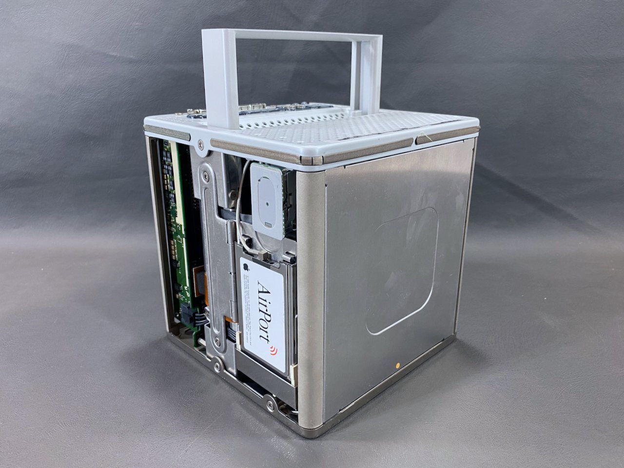 Power Mac G4 Cube — mac27.net