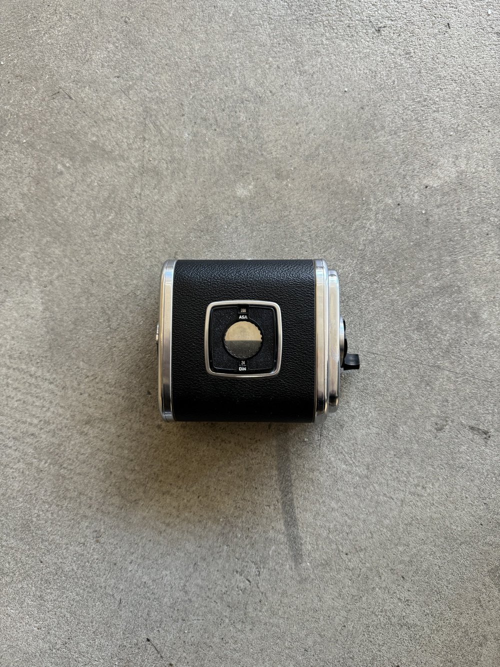 Hasselblad 500c 120 SLR with Carl Zeiss 80mm F2.8 Lens — artifct