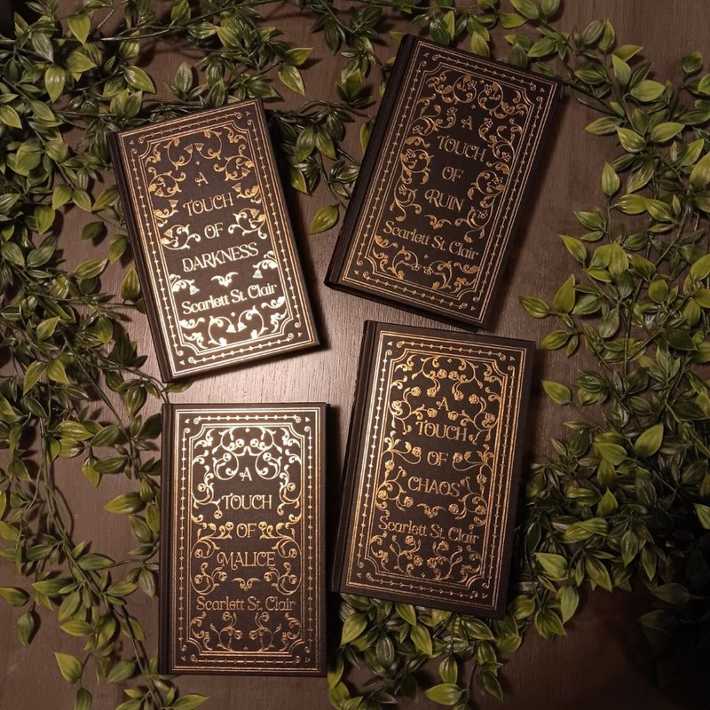 A Touch of Darkness 4巻セット Fairyloot A Touch of Darkness Books