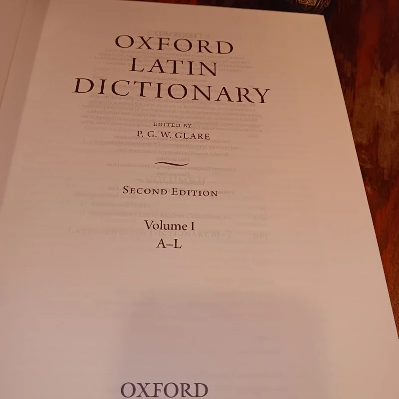 Oxford Latin Dictionary in 2 volume set in slip box 2016 by Oxford