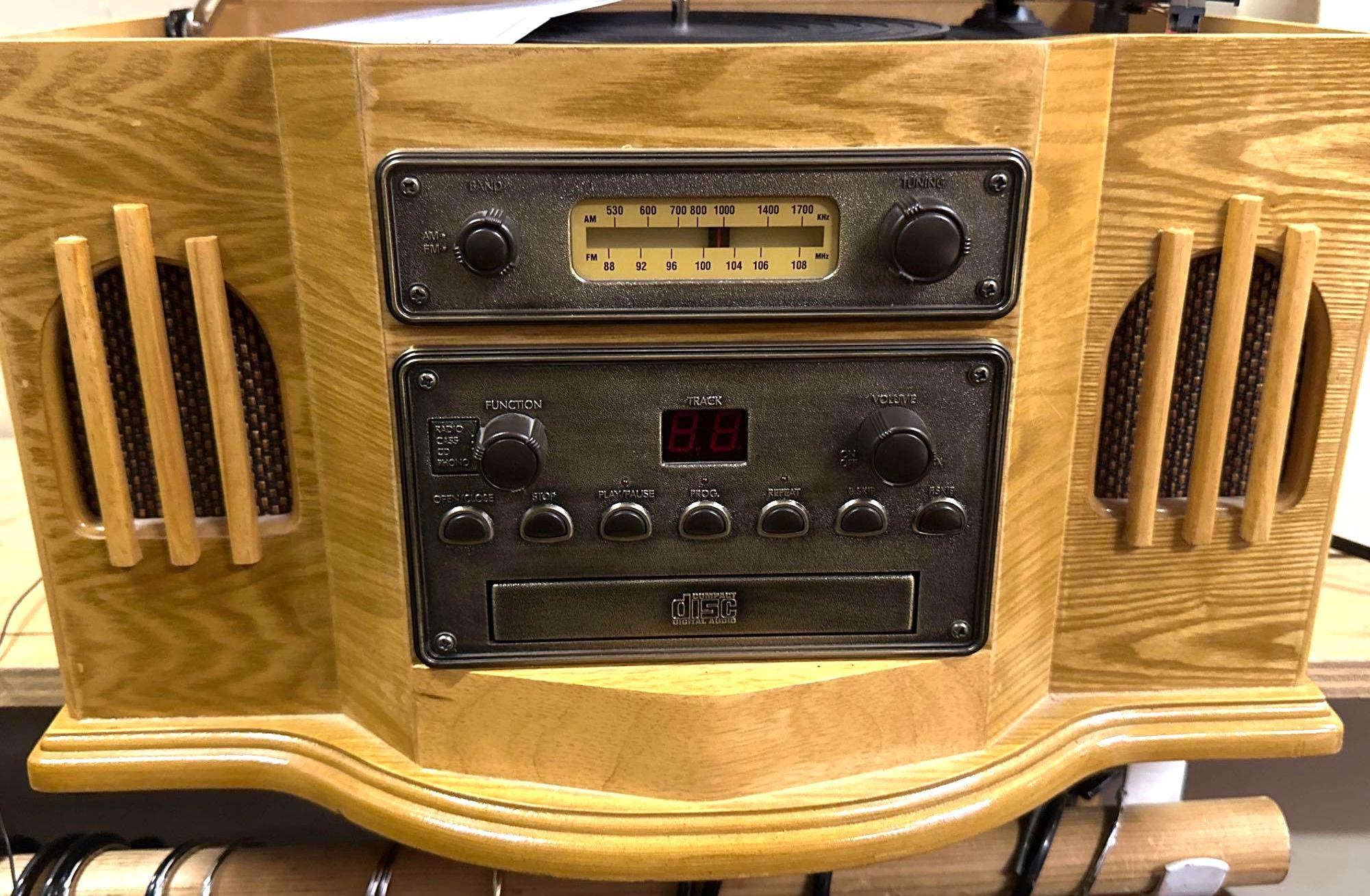 Spirit of St Louis 3 speed Turntable, CD, Am/FM | Proxibid