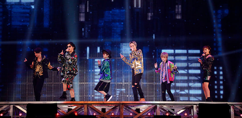 AAAドームツアー完遂 6色の光が織りなすSHOW TIMEの全貌 | Rolling