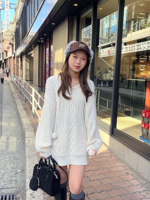 Chico（チコ） ボストンバッグ ロゴチャーム付きスエードムートン