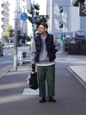 FEATHERED FRIENDSのダウンベストを使った人気ファッション