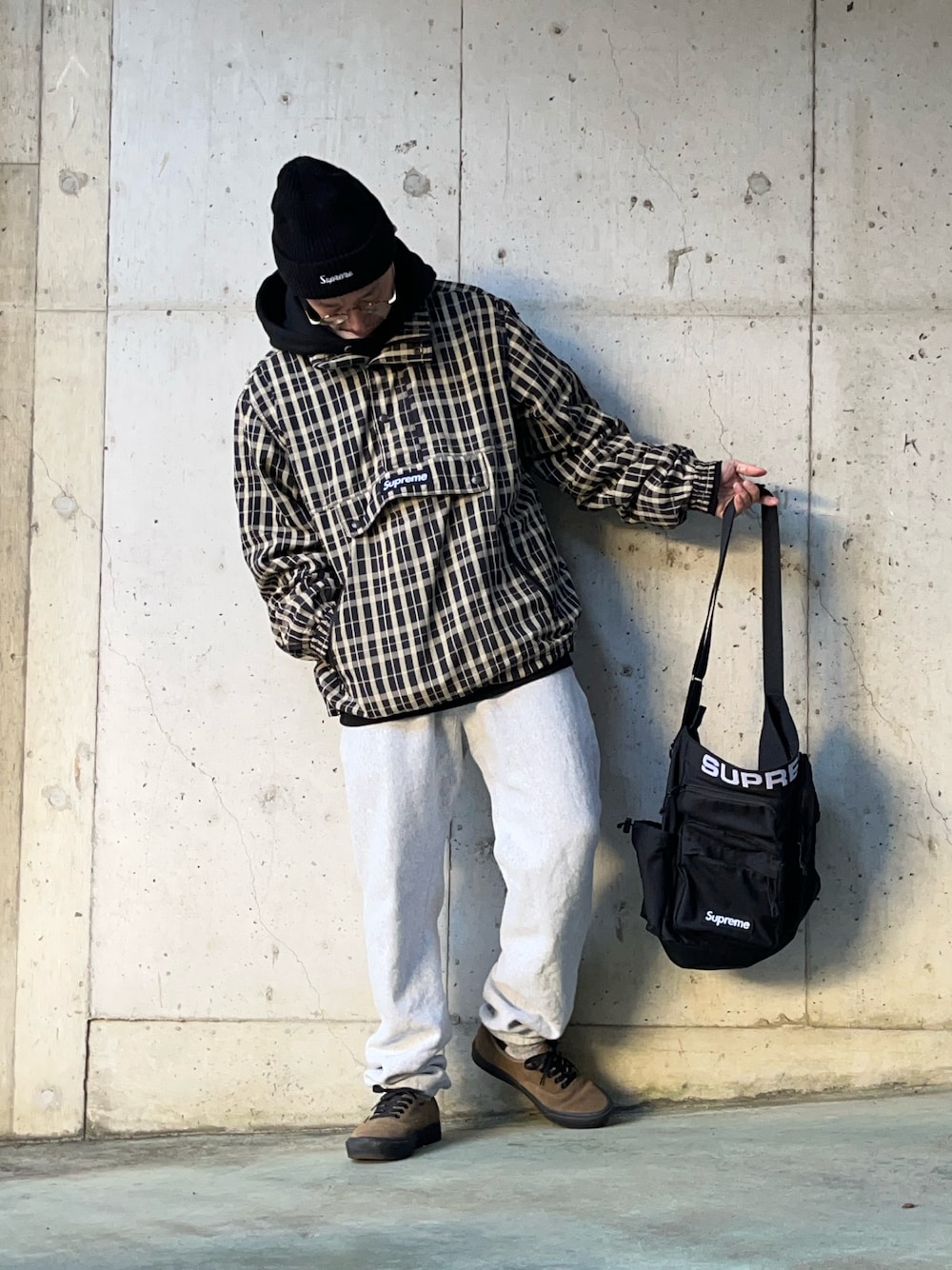 Supreme のナイロンジャケットを使った「ハーフジップ」の人気