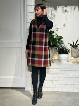 BLUE LABEL CRESTBRIDGEのジャンパースカートを使った人気ファッション