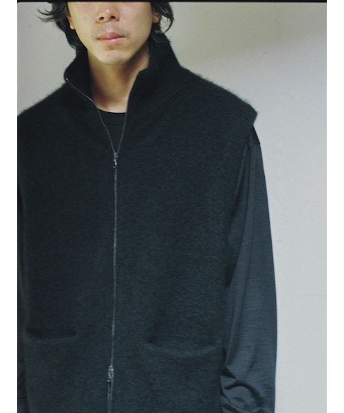 LIDNM（リドム）の「CASHMERE HARD MILLED ZIP VEST（ベスト）」 - WEAR