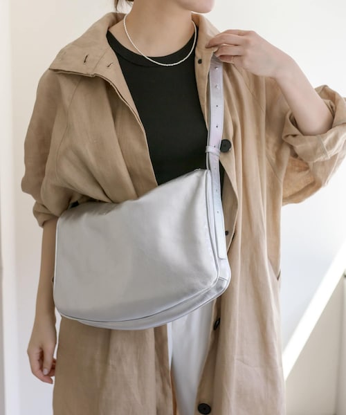 ear PAPILLONNER（イアパピヨネ）の「《SNSで人気急上昇！/本革/新色