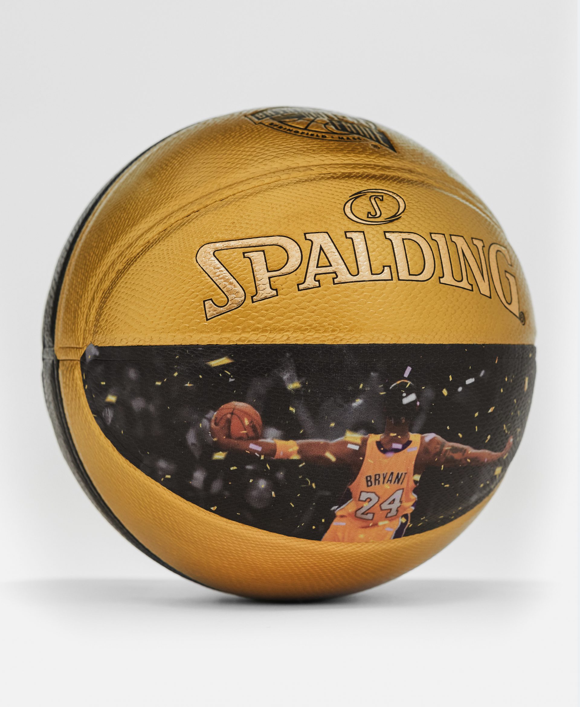 スポルディングがコービー・ブライアント殿堂入り記念ボール“KOBE