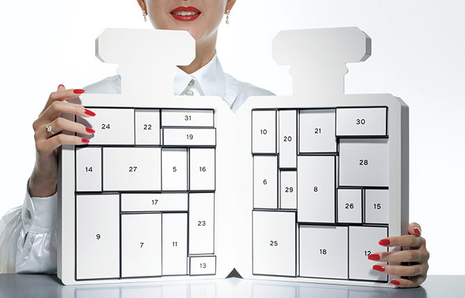 シャネル N˚5」の100周年を締めくくる、アドベントカレンダーが誕生