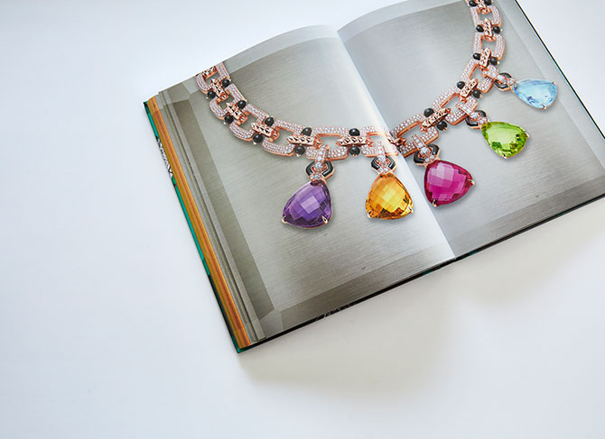 ブルガリのハイジュエリー「マニフィカ」が美しい本に！ パワーを