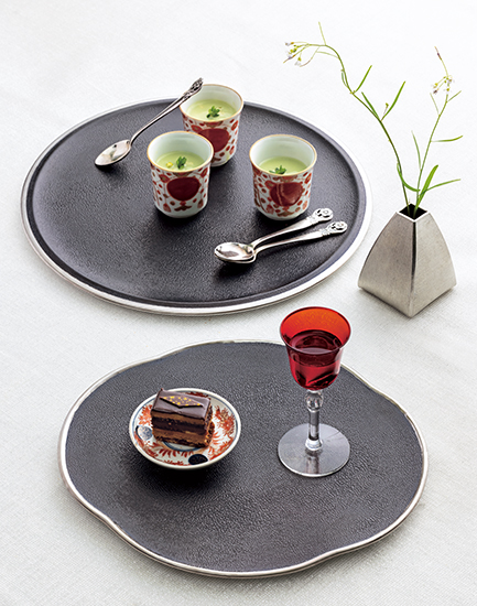 畑萬陶苑 平安絵巻羽子板・羽根 どんな器ものせればモダンに引き締まる！