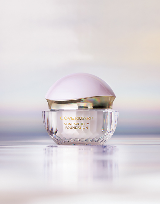 塗るだけでハリ感を感じる「カバーマーク」のジェリーファンデーション