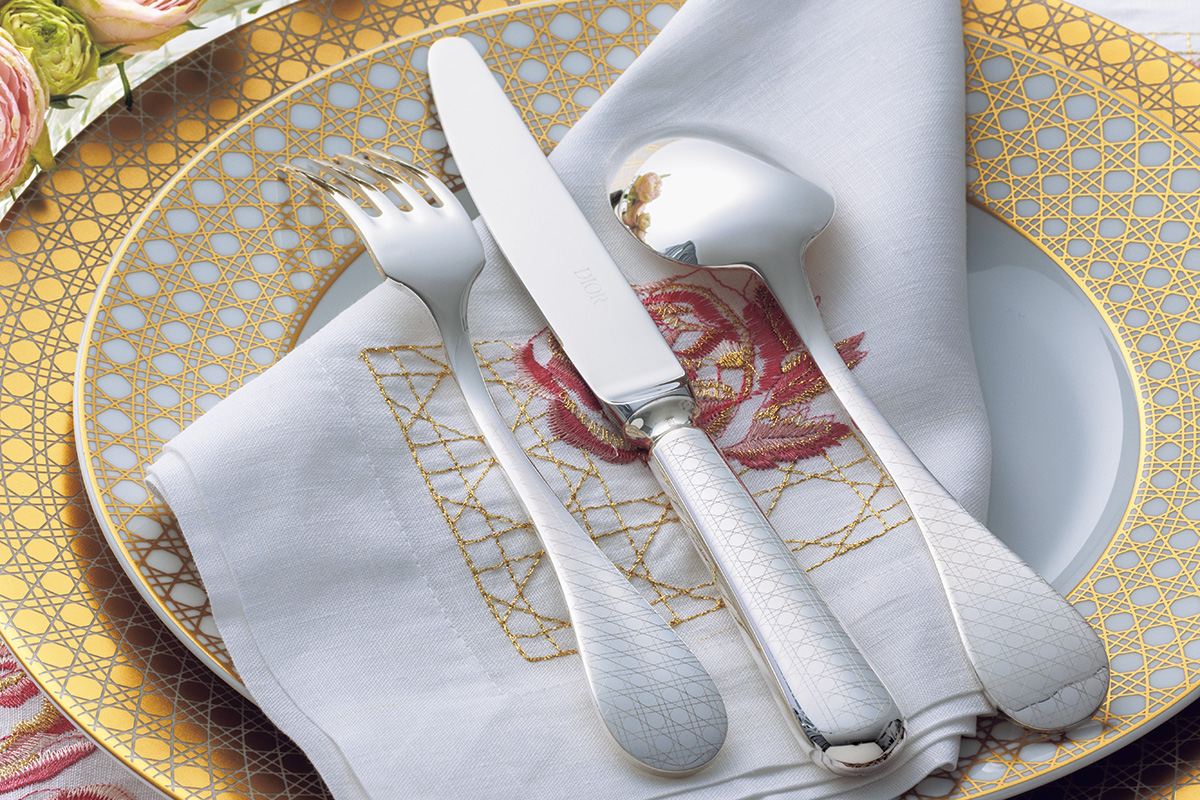 メゾンならではの意匠にときめく「ディオール メゾン」の優雅な