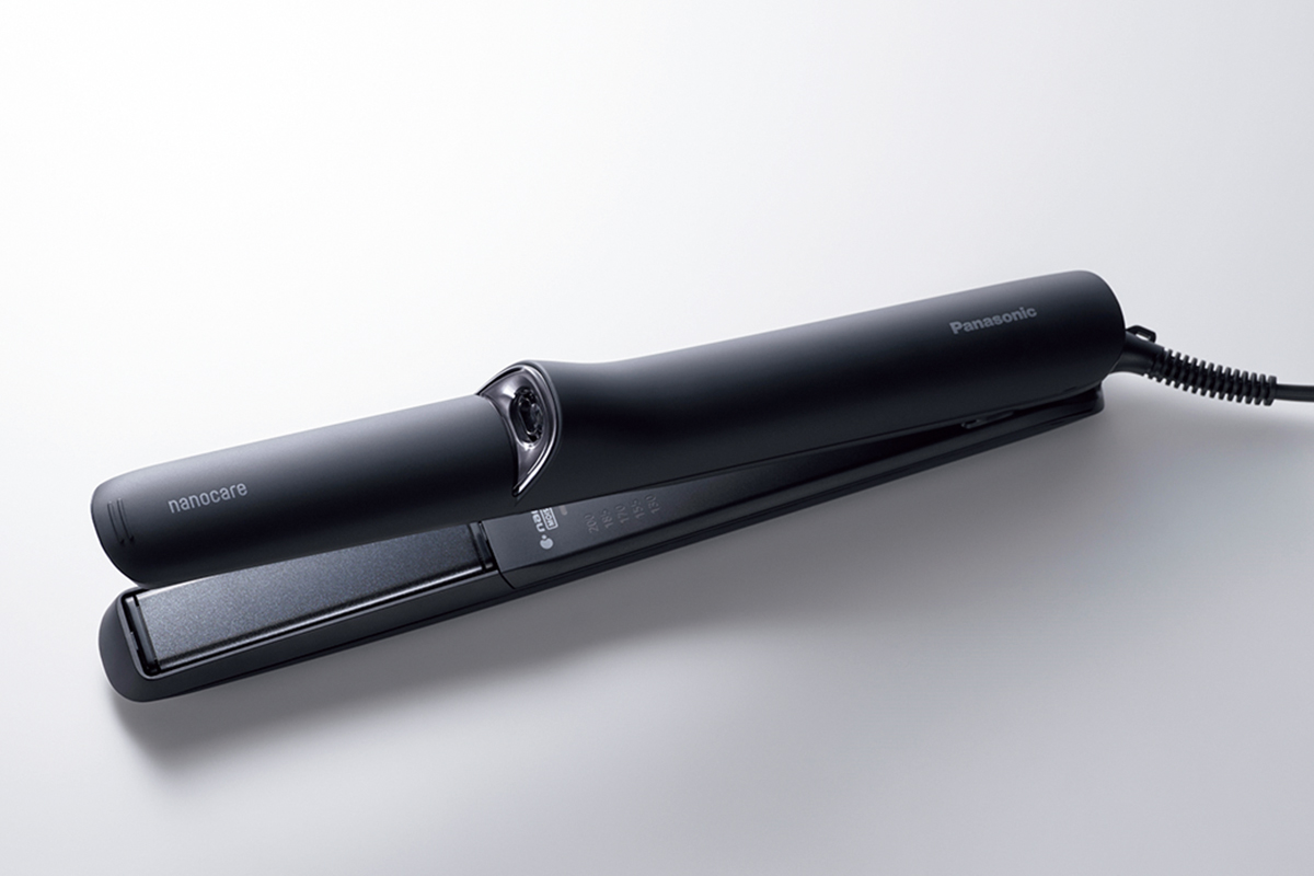 パナソニック」から、潤って艶のある髪へ導くヘアアイロンが登場