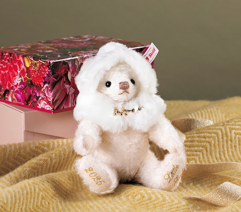 日本限定「シュタイフ」の愛くるしいテディベアが登場 | 家庭画報.com