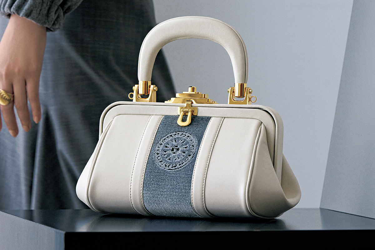 甦る名品バッグ「ロベルタ ディ カメリーノ」“新生バゴンギ” 誕生