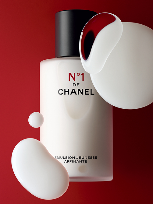 乾燥などの外的刺激から肌を守り、若々しい印象へ導く乳液が登場