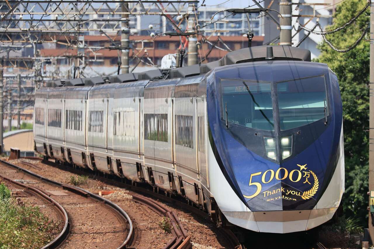 京成 スカイライナー5000万人達成記念ラッピング車両 運転」の投稿写真