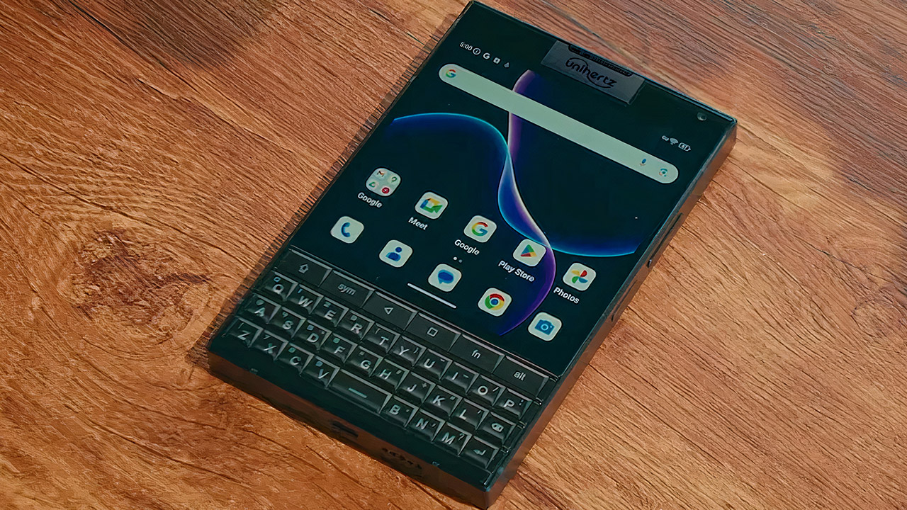 Unihertz Titan 2 Smartphone Throws it Back to the BlackBerry