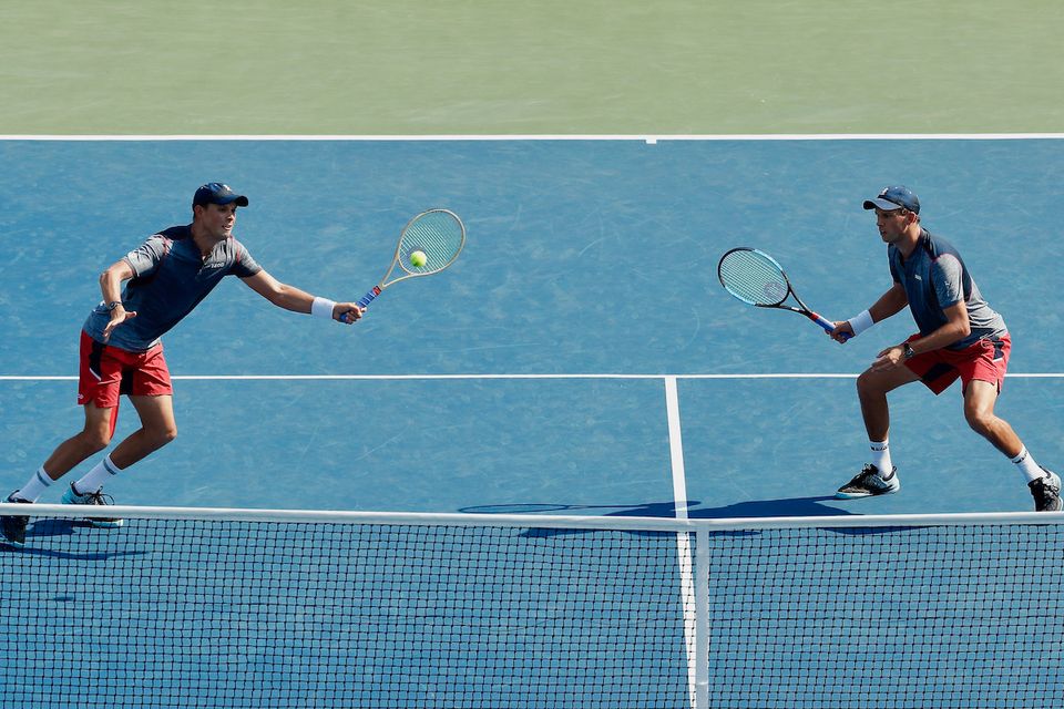 テニスのダブルスで勝つ方法】強豪ペアのテクニック＆戦術を盗んで