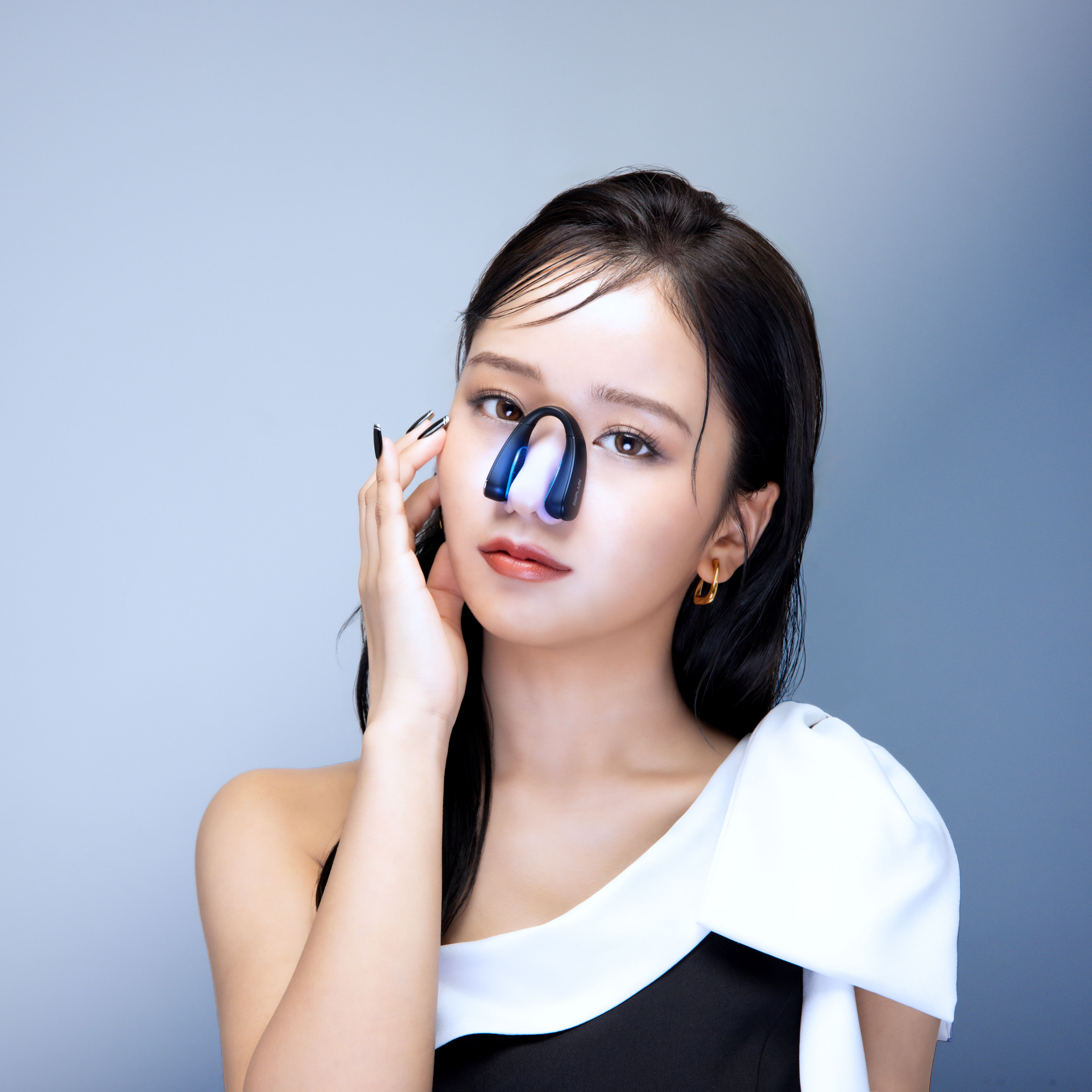 EMS&光LEDで理想の鼻を】ノーズケア QNose | NIPLUX（ニップラックス