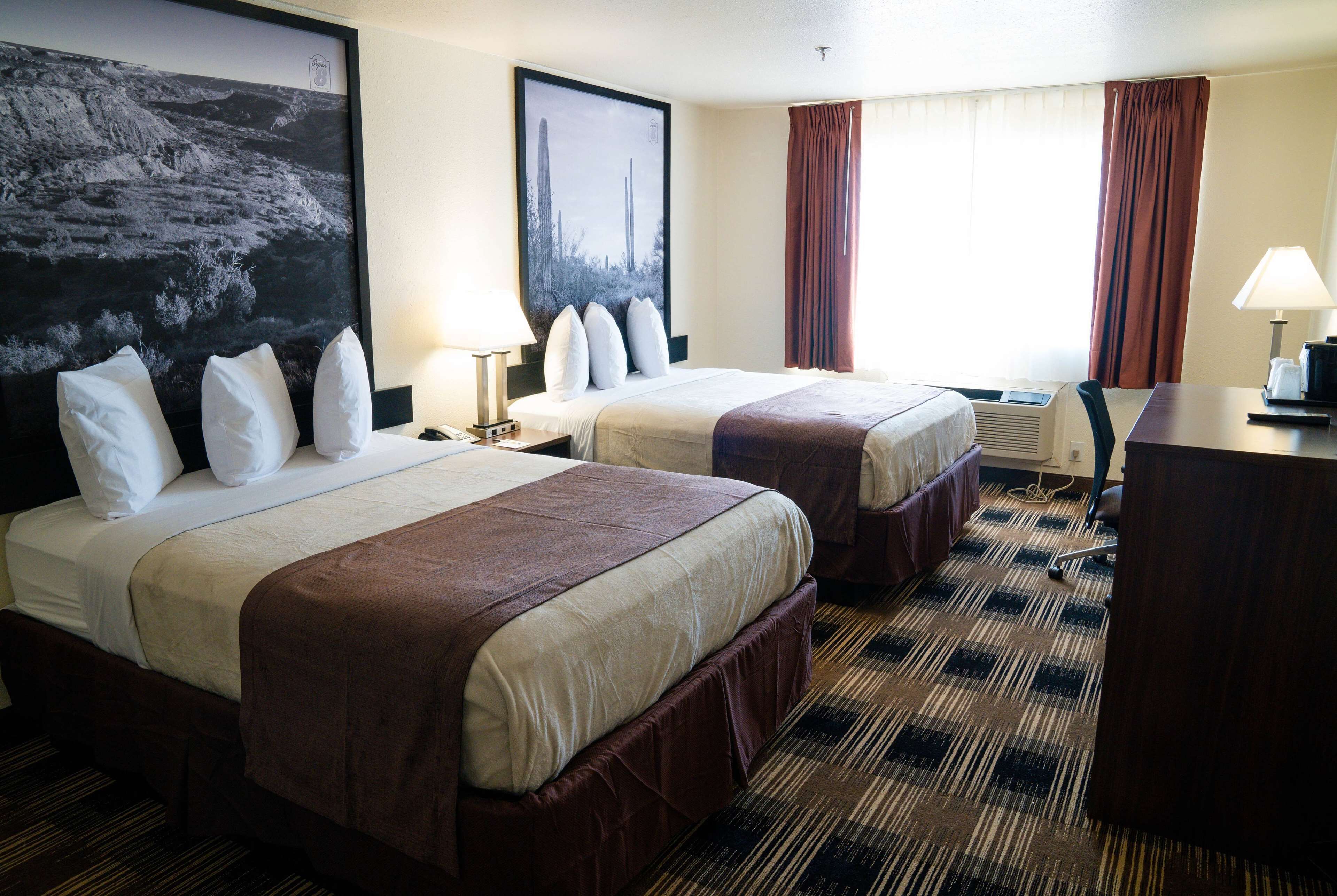 Super 8 by Wyndham Yuma Reviews, Deals & Photos 2026 - Expedia