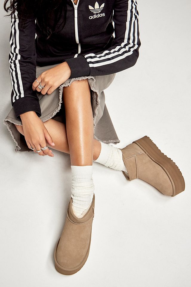 Stivaletti Platform Classic Ultra-Mini Sand UGG | Urban Outfitters IT