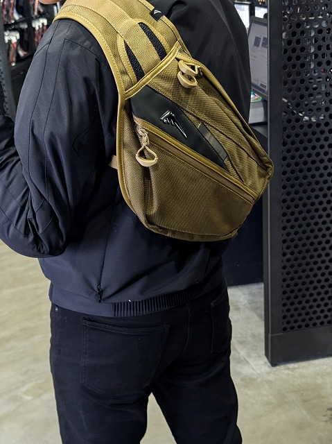 限定カラーのバッグ色々合わせてみました！：KUSHITANI三鷹店