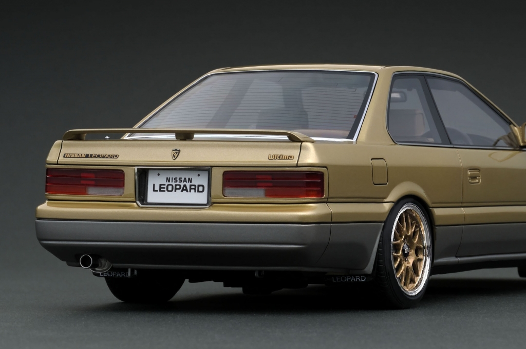 1/18スケール 「レパード(F31) 後期アルティマ」カラーサンプルUP