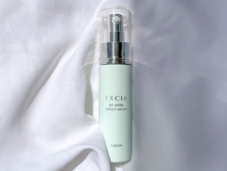 たった30秒でOK！ エクシアの最新マッサージ美容液「ジェットホワイト