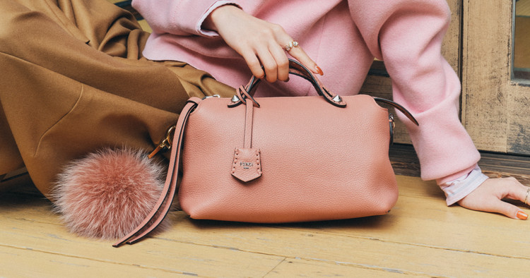 FENDI（フェンディ）】貴島明日香が選ぶ“一生もの”ミニバッグ。上品さ