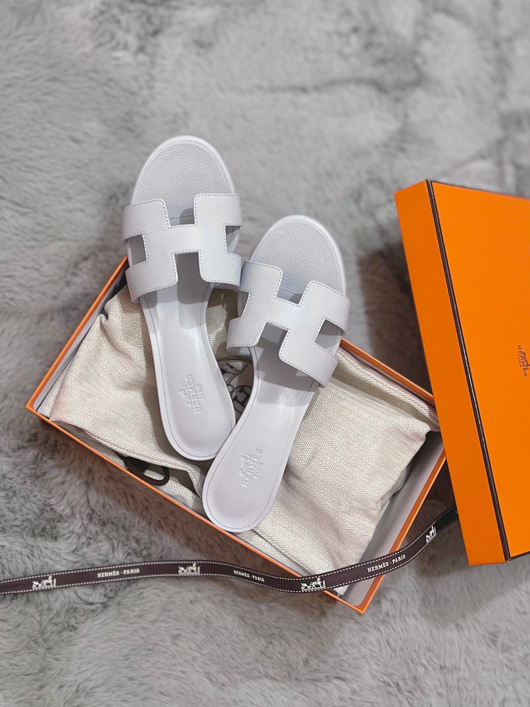 HERMES】今期新色と2色買い！エルメスオアジス購入レポ｜＠BAILA（バイラ）