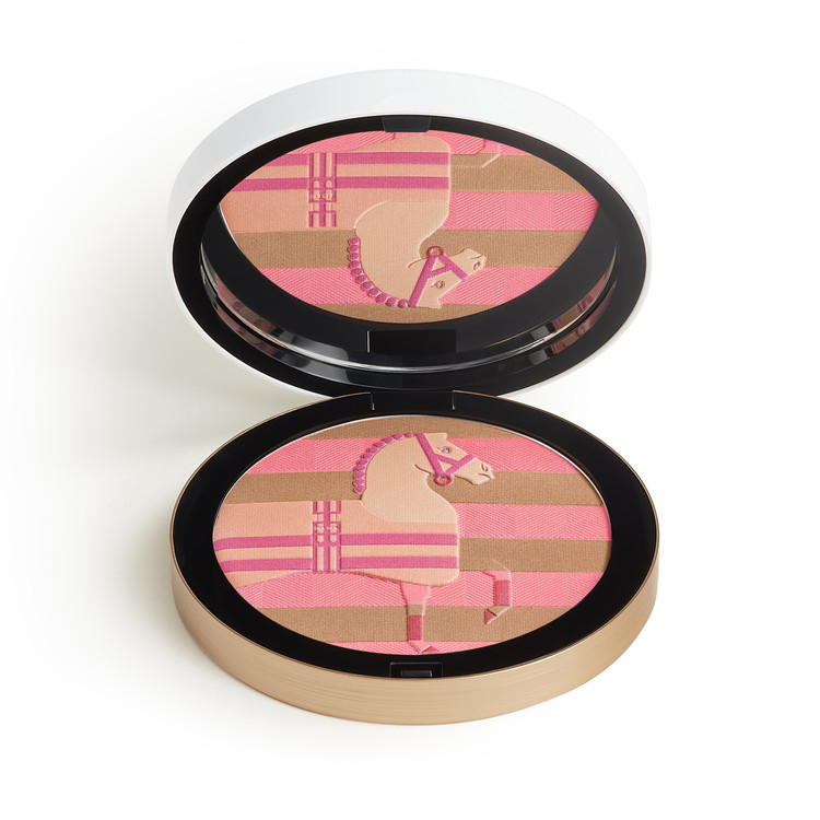 エルメス】限定フェイスパウダー「プードル ロカバール」誕生。肌に