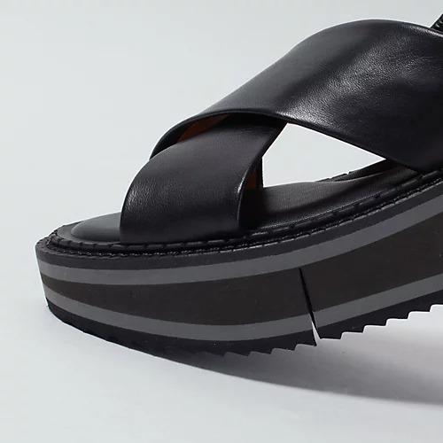 オールシーズン使える！大人のための厚底サンダル「CLERGERIE