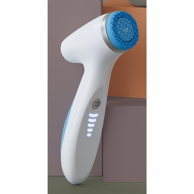 50代の感動美顔器】鵜飼香子さんが厳選！メイクのりのいい肌をつくる