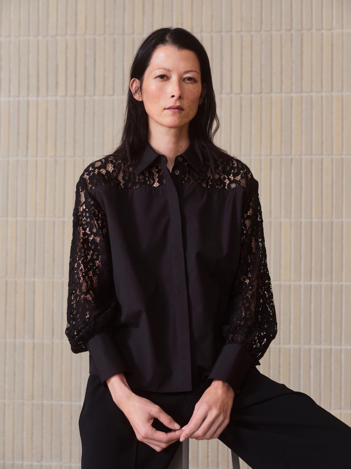 顔周りを華やかに！ 着映えもかなうセオリーリュクスの“レフ板ブラウス