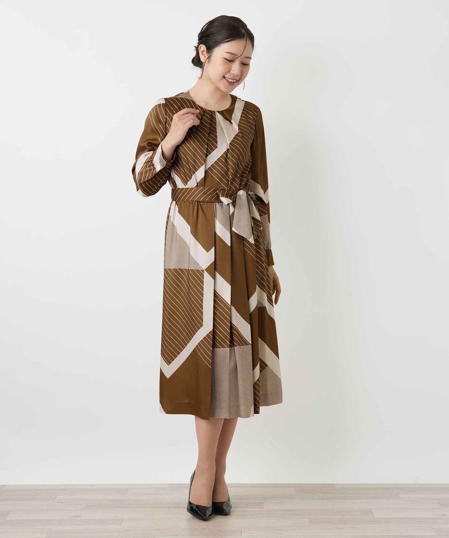 幾何学柄フレアワンピース【ROCHAS Premiere】|レリアン | レリアン