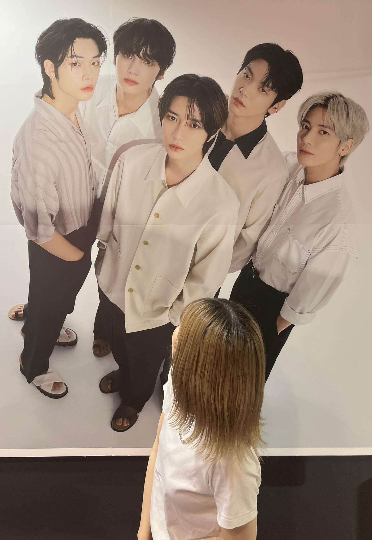 TOMORROW X TOGETHER】 『MORE』8月号の写真を用いたパネル展を開催中