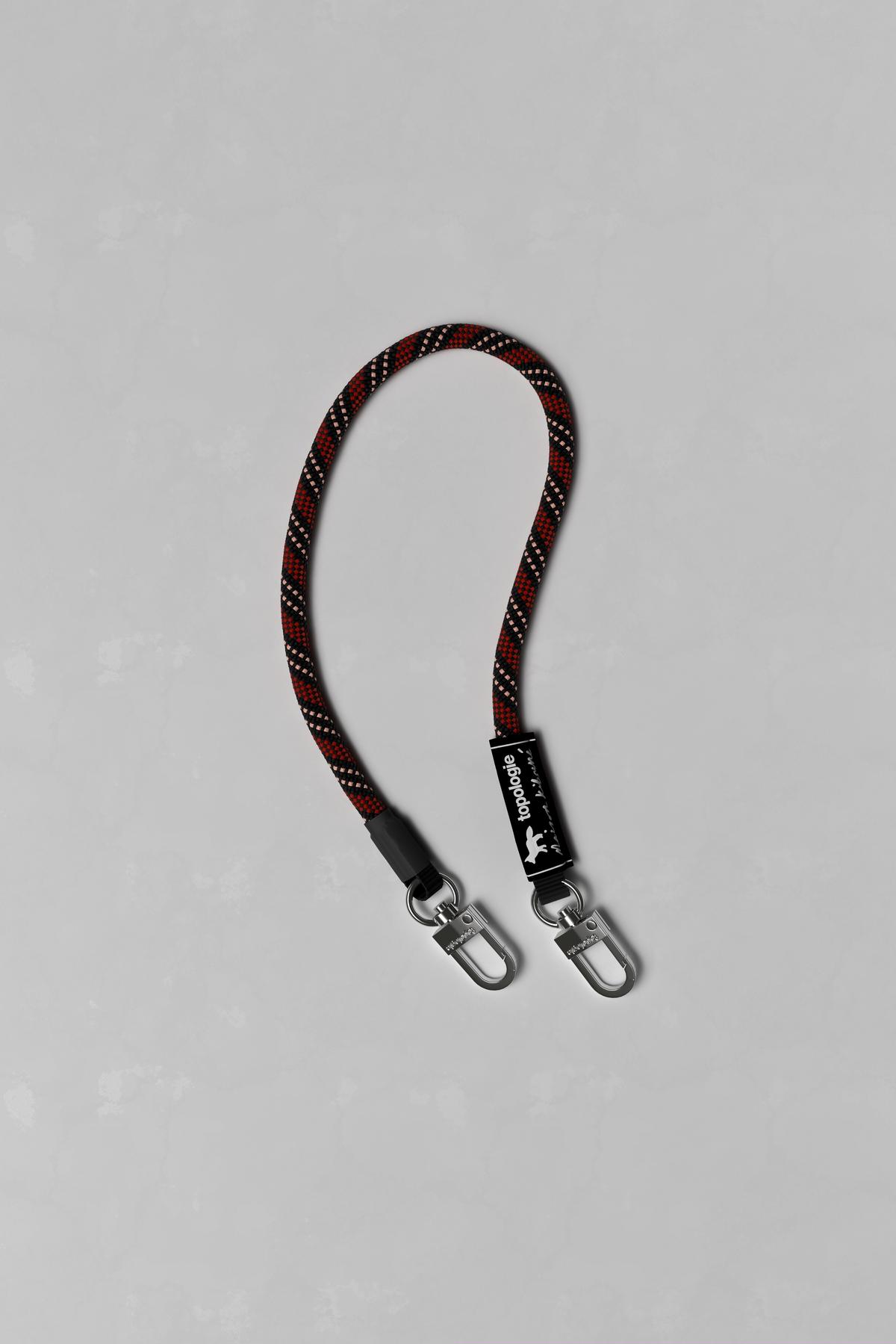 メゾン キツネ』×『トポロジー』がコラボ！ スマホショルダーやミニ