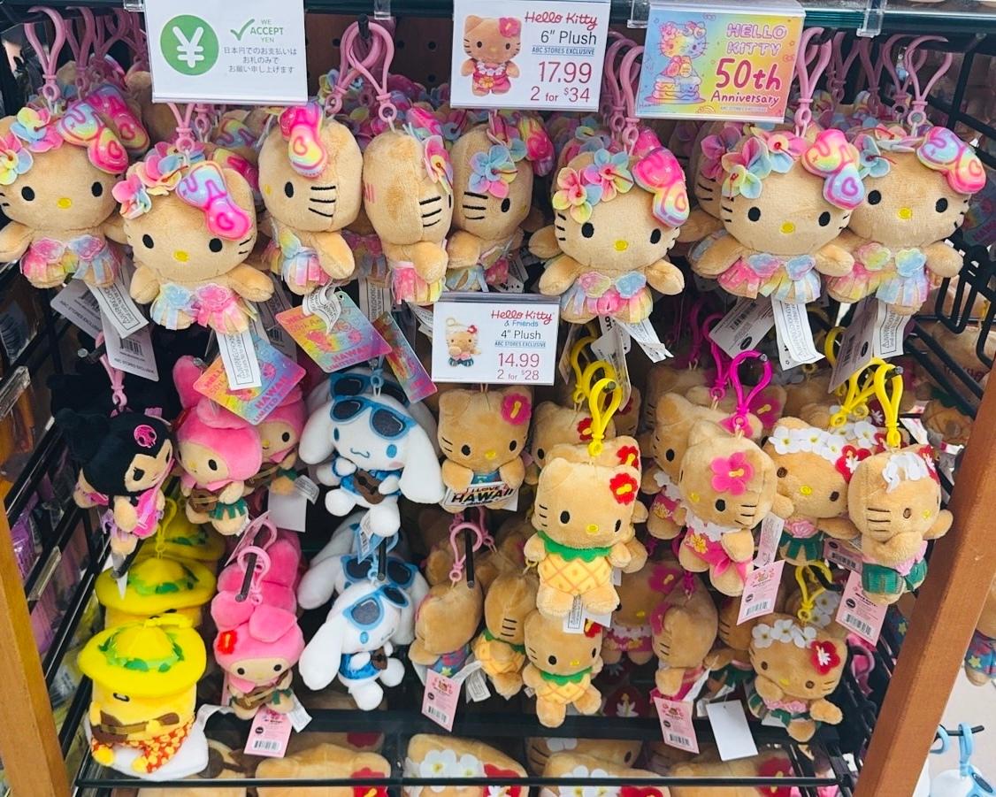 ハワイ】人気沸騰中！日焼けキティはハワイ土産マストバイ！ | MORE