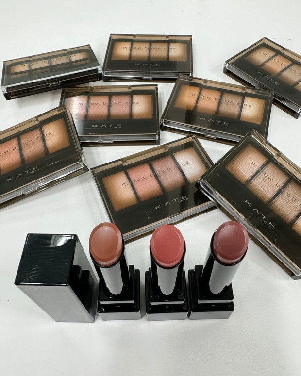 ケイト「リップモンスター」の2025年1月発売の限定色をスウォッチ