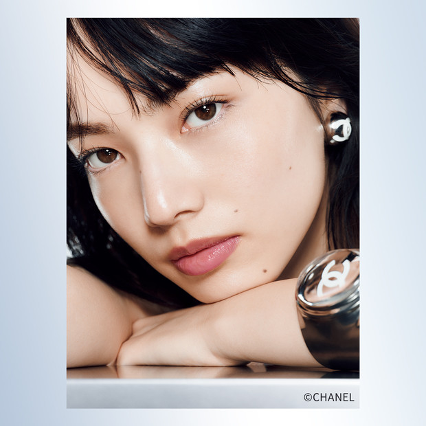 2025春新作「YSL メイクミーブラッシュ パウダー 42」で透明感アップ