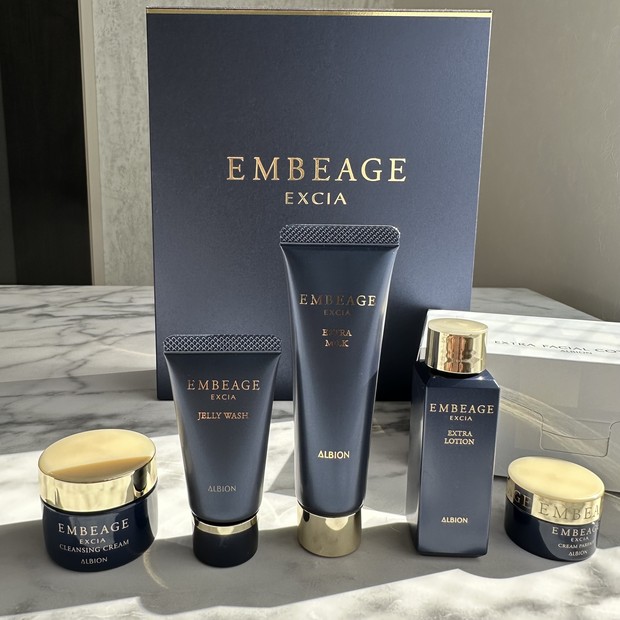 先行乳液の最高峰／【アルビオン エクシア アンベアージュ】から