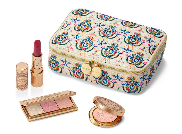 クリスマスコフレ2025】ポーチ付きのホリデー限定品特集！発売日・予約