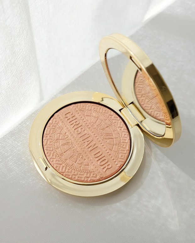 ディオールのホリデー限定「ルミナイザー」をエディターがスウォッチ