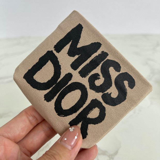 イエベが選んだ】2025年新作ディオール サンククルール664のスウォッチ