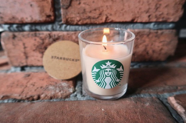 ホリデーシーズン限定】紅茶の香りのスタバのキャンドル | 集英社の