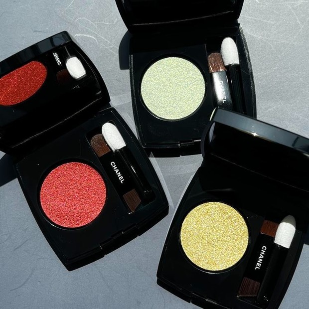 シャネルの3つの質感を楽しめる新アイシャドウを全色スウォッチ！ 人気