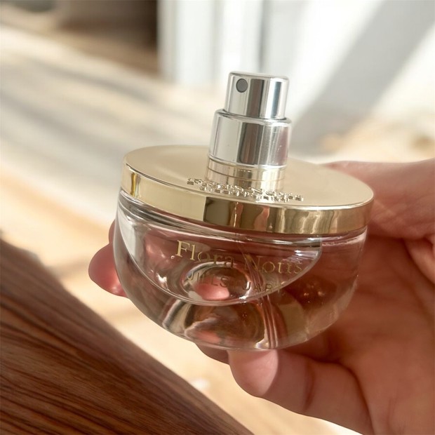 フローラノーティスジルスチュアート新作】生花のような香りのアイ